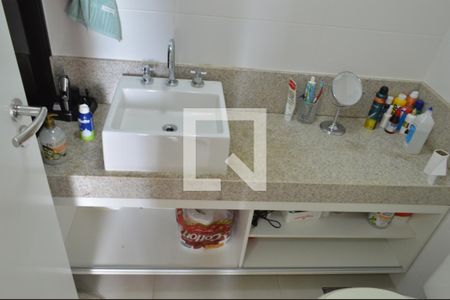 Apartamento à venda com 72m², 2 quartos e 1 vaga Apartamento à venda com 72m², 2 quartos e 1 vagaBanheiro da Suíte