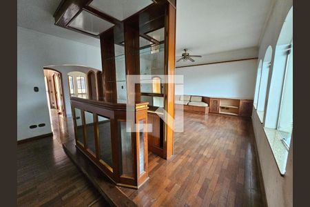 Casa à venda com 316m², 4 quartos e 6 vagas Casa à venda com 316m², 4 quartos e 6 vagasFoto 02