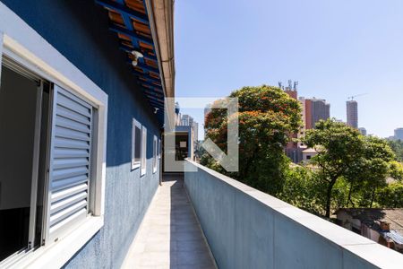 Casa à venda com 245m², 3 quartos e 2 vagas Casa à venda com 245m², 3 quartos e 2 vagasCorredor lateral
