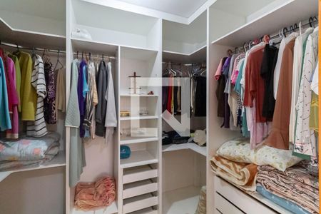 Apartamento à venda com 247m², 4 quartos e 2 vagasCloset da suíte 2