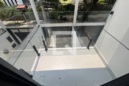 Casa à venda com 136m², 3 quartos e 2 vagas Casa à venda com 136m², 3 quartos e 2 vagasSacada