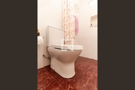 Casa à venda com 240m², 3 quartos e 2 vagasBanheiro