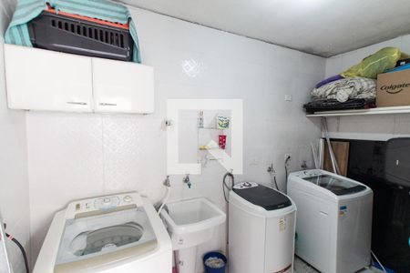 Casa à venda com 240m², 3 quartos e 2 vagasÁrea de Serviço