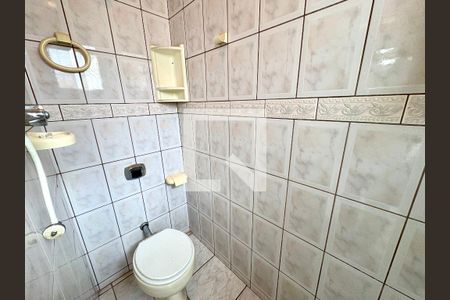 Casa à venda com 194m², 3 quartos e 3 vagas Casa à venda com 194m², 3 quartos e 3 vagasBanheiro de Serviço