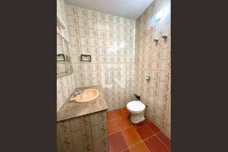 Casa à venda com 194m², 3 quartos e 3 vagas Casa à venda com 194m², 3 quartos e 3 vagasBanheiro Social