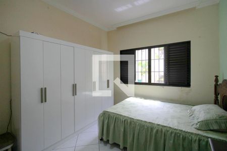 Casa à venda com 362m², 5 quartos e 2 vagasQuarto 1