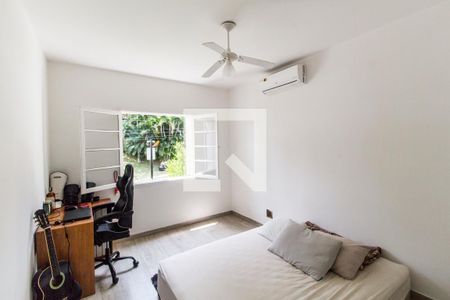 Casa de condomínio à venda com 300m², 4 quartos e 4 vagas Casa de condomínio à venda com 300m², 4 quartos e 4 vagasQuarto 2