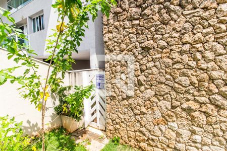 Casa de condomínio à venda com 300m², 4 quartos e 4 vagas Casa de condomínio à venda com 300m², 4 quartos e 4 vagasVista da Rua