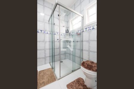 Casa de condomínio à venda com 300m², 4 quartos e 4 vagas Casa de condomínio à venda com 300m², 4 quartos e 4 vagasBanheiro da Suíte