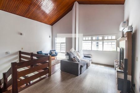 Casa de condomínio à venda com 300m², 4 quartos e 4 vagas Casa de condomínio à venda com 300m², 4 quartos e 4 vagasSala de TV