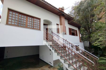 Casa à venda com 300m², 3 quartos e 4 vagas Casa à venda com 300m², 3 quartos e 4 vagasFachada