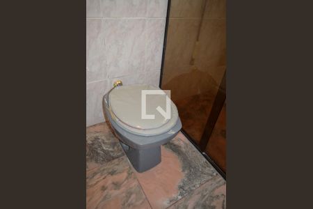 Casa à venda com 300m², 3 quartos e 4 vagasBanheiro Suíte 2