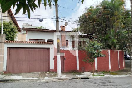 Casa à venda com 300m², 3 quartos e 4 vagas Casa à venda com 300m², 3 quartos e 4 vagasFachada