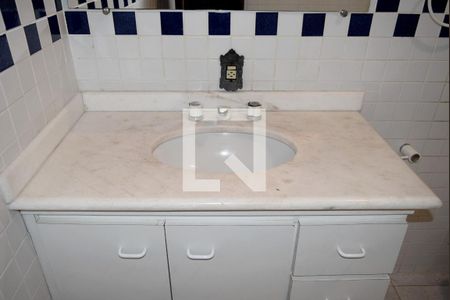 Casa à venda com 300m², 3 quartos e 4 vagasBanheiro Suíte 1