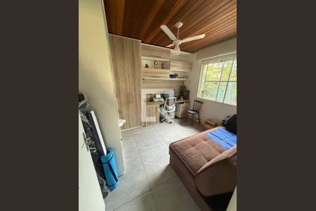 Casa à venda com 160m², 3 quartos e 1 vaga Casa à venda com 160m², 3 quartos e 1 vagaEscritório