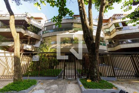 Apartamento à venda com 86m², 3 quartos e 2 vagas Apartamento à venda com 86m², 3 quartos e 2 vagasFachada