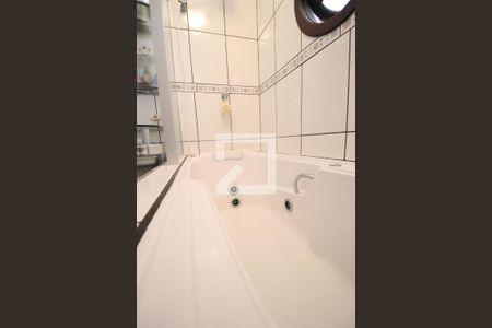 Casa à venda com 140m², 2 quartos e 2 vagasBanheiro Quarto 1 suíte