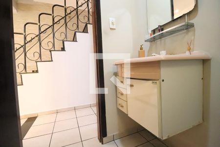 Casa à venda com 140m², 2 quartos e 2 vagasLavabo