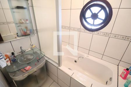 Casa à venda com 140m², 2 quartos e 2 vagasBanheiro Quarto 1 suíte