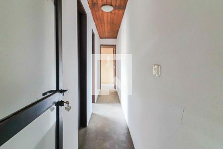 Casa à venda com 230m², 5 quartos e 3 vagas Casa à venda com 230m², 5 quartos e 3 vagasCorredor