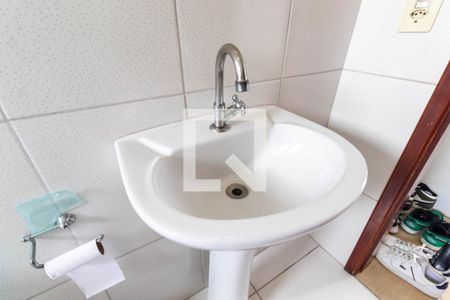 Casa de condomínio à venda com 65m², 3 quartos e 1 vaga Casa de condomínio à venda com 65m², 3 quartos e 1 vagaBanheiro da Suíte