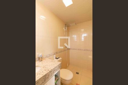 Apartamento à venda com 64m², 2 quartos e 2 vagas Apartamento à venda com 64m², 2 quartos e 2 vagasBanheiro da Suíte