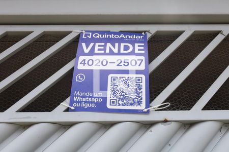 Casa à venda com 175m², 3 quartos e 2 vagasPlaca instalada no portão do imóvel