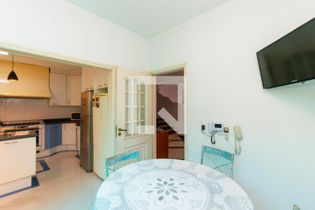 Casa à venda com 250m², 4 quartos e 3 vagas Casa à venda com 250m², 4 quartos e 3 vagasCozinha / Copa