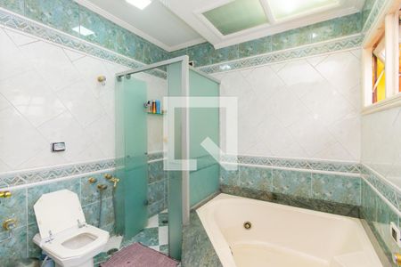 Casa à venda com 250m², 4 quartos e 3 vagas Casa à venda com 250m², 4 quartos e 3 vagasBanheiro da Suíte