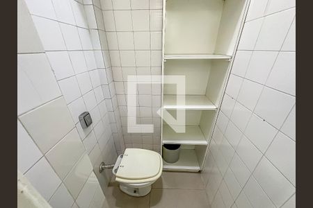 Apartamento à venda com 80m², 2 quartos e sem vaga Apartamento à venda com 80m², 2 quartos e sem vagaBanheiro de Serviço