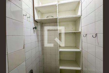 Apartamento à venda com 80m², 2 quartos e sem vaga Apartamento à venda com 80m², 2 quartos e sem vagaBanheiro de Serviço