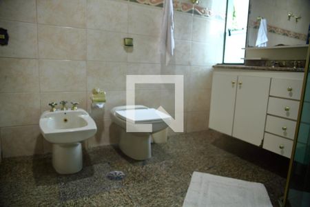 Casa à venda com 252m², 3 quartos e 4 vagasBanheiro da Suíte 1