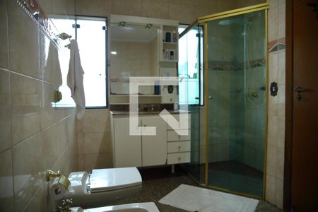 Casa à venda com 252m², 3 quartos e 4 vagasBanheiro da Suíte 1