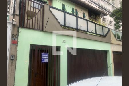 Casa à venda com 252m², 3 quartos e 4 vagas Casa à venda com 252m², 3 quartos e 4 vagasFachada Acesso