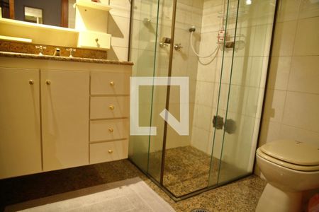 Casa à venda com 252m², 3 quartos e 4 vagasBanheiro Suíte 2