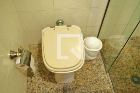 Casa à venda com 252m², 3 quartos e 4 vagasBanheiro Suíte 3