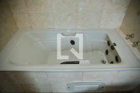 Casa à venda com 252m², 3 quartos e 4 vagasBanheiro da Suíte 1