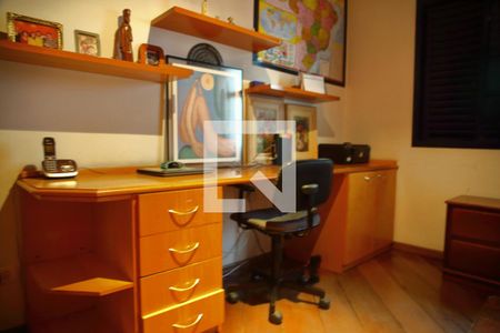 Casa à venda com 252m², 3 quartos e 4 vagasSuíte 2