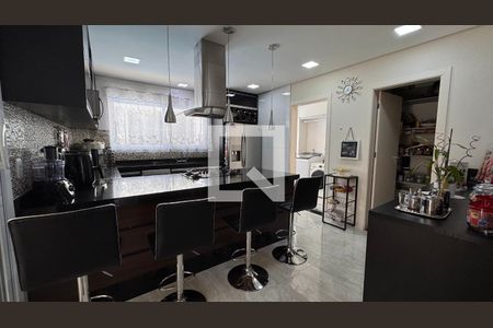 Casa à venda com 358m², 5 quartos e 6 vagas Casa à venda com 358m², 5 quartos e 6 vagasCozinha