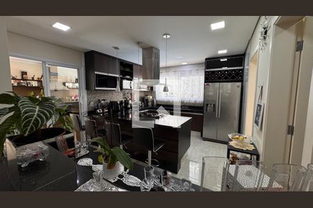 Casa à venda com 358m², 5 quartos e 6 vagas Casa à venda com 358m², 5 quartos e 6 vagasCozinha