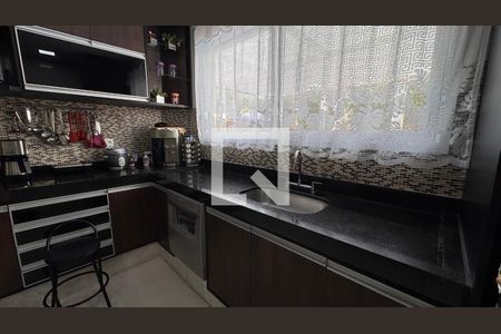 Casa à venda com 358m², 5 quartos e 6 vagas Casa à venda com 358m², 5 quartos e 6 vagasCozinha