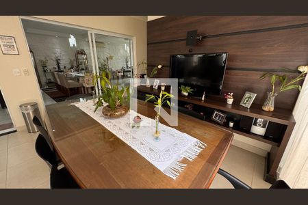 Casa à venda com 358m², 5 quartos e 6 vagas Casa à venda com 358m², 5 quartos e 6 vagasEspaço Gourmet