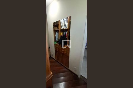 Casa à venda com 300m², 6 quartos e 2 vagas Casa à venda com 300m², 6 quartos e 2 vagasCloset