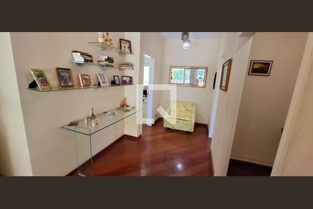 Casa à venda com 300m², 6 quartos e 2 vagas Casa à venda com 300m², 6 quartos e 2 vagasHall de Entrada