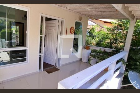 Casa à venda com 300m², 6 quartos e 2 vagas Casa à venda com 300m², 6 quartos e 2 vagasEntrada