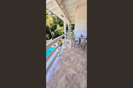 Casa à venda com 300m², 6 quartos e 2 vagas Casa à venda com 300m², 6 quartos e 2 vagasVaranda