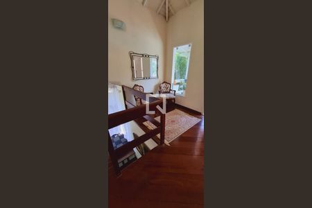 Casa à venda com 300m², 6 quartos e 2 vagas Casa à venda com 300m², 6 quartos e 2 vagasEscada