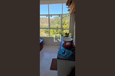 Casa à venda com 300m², 6 quartos e 2 vagas Casa à venda com 300m², 6 quartos e 2 vagasBanheiro 2