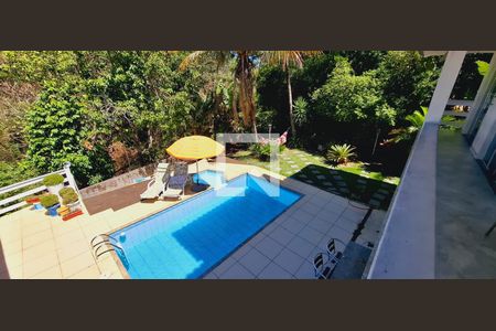 Casa à venda com 300m², 6 quartos e 2 vagas Casa à venda com 300m², 6 quartos e 2 vagasPiscina