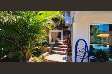 Casa à venda com 300m², 6 quartos e 2 vagas Casa à venda com 300m², 6 quartos e 2 vagasÁrea Externa